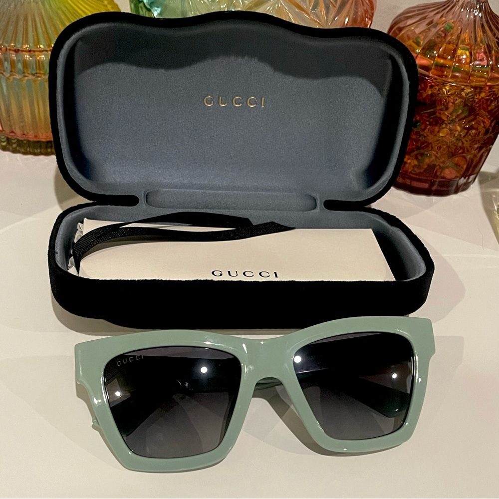 BRAND NEW GUCCI INTERLOCKING GG CAT EYE SUNGLASSES (RARE COLOR, WORN ONCE)